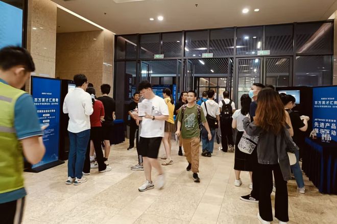 万英才汇南粤醇香咖啡赋能制造业人才盛会pg电子中国网站技诺无人咖啡机闪耀百(图3)