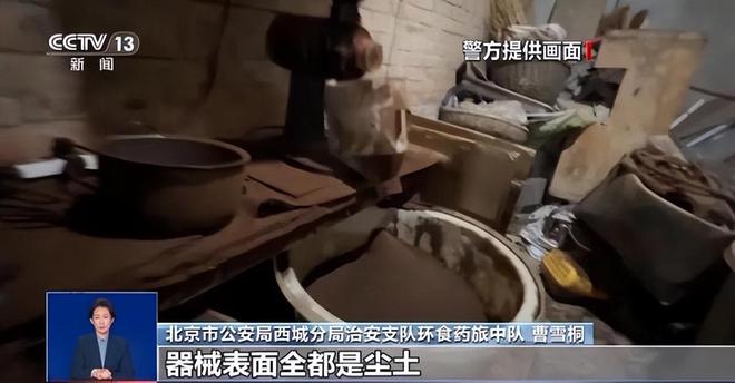 ！央视曝光：挨着厕所满是霉斑pg试玩太恶心！很多人天天喝(图10)